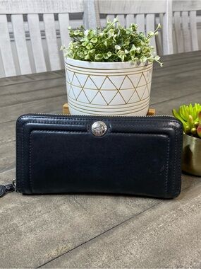 Coach Vintage Black Leather Zip Around Long Wallet Silver Button Accordion